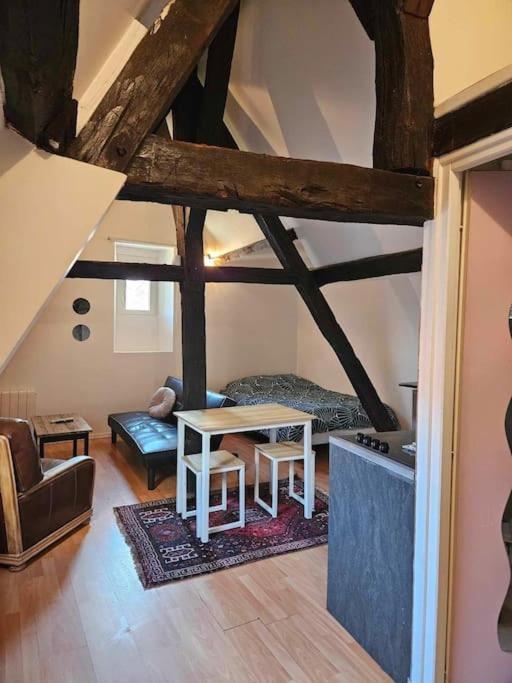 Le Petit Medieval Lejlighed Montluçon Eksteriør billede