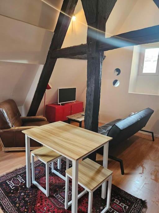 Le Petit Medieval Lejlighed Montluçon Eksteriør billede