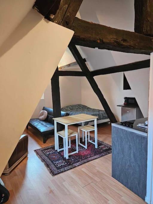 Le Petit Medieval Lejlighed Montluçon Eksteriør billede